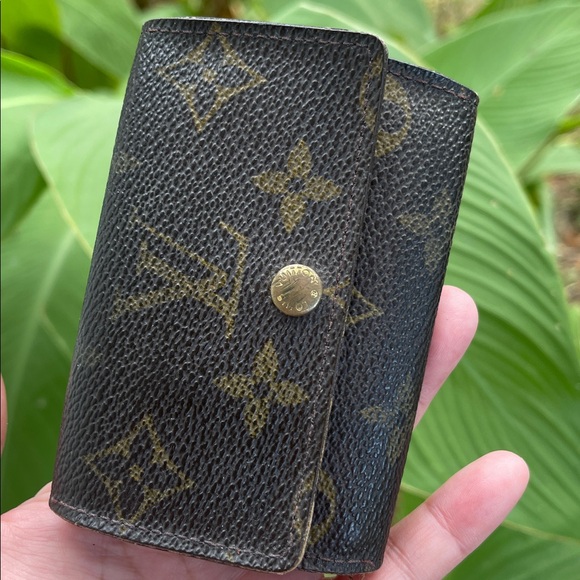 Authentic Vintage Louis Vuitton Monogram Key Holder 6 Keys - Picture 3 of 17